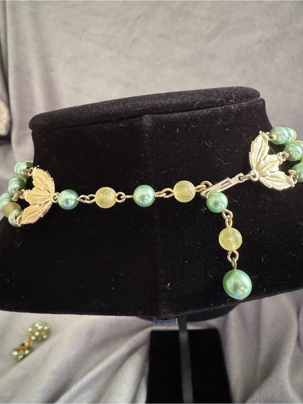 Vintage JAPAN Multi-Strand Green and Yellow Bead Necklace with Matching Earrings - Picture 5 of 5
